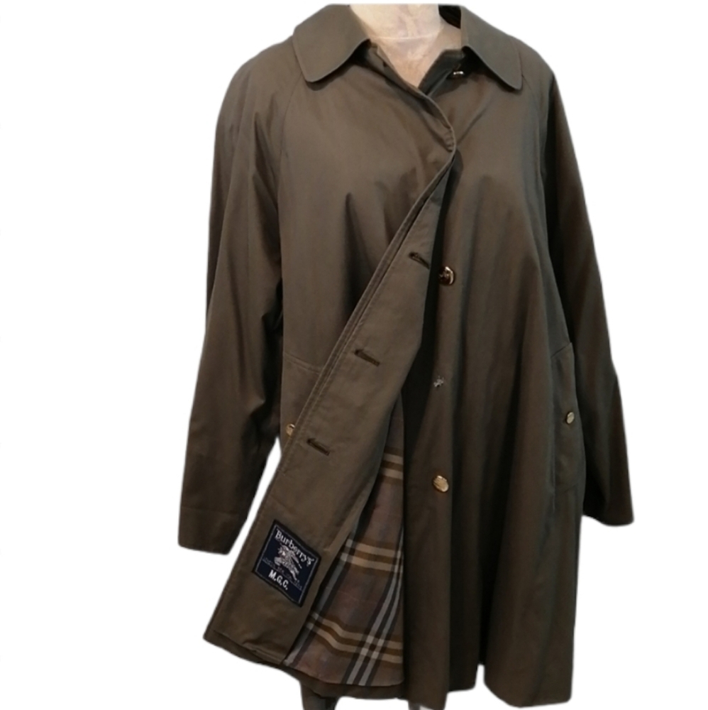 Vintage Burberrys of London Rain Coat & in…